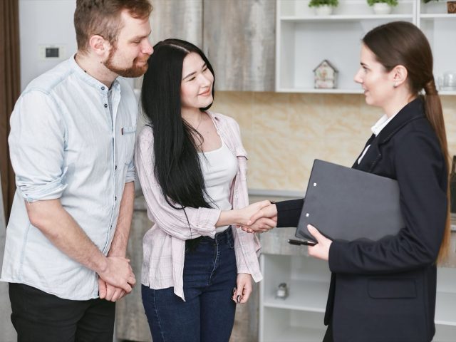 Négocier avec les assureurs pour augmenter vos interventions