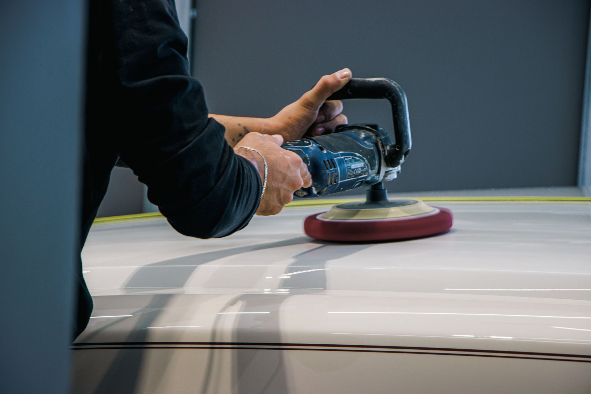 Techniques et grains recommandés pour le ponçage en carrosserie